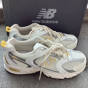New Balance Gender Inclusive 530 Sneaker 9.5 Women's / 8 Men's